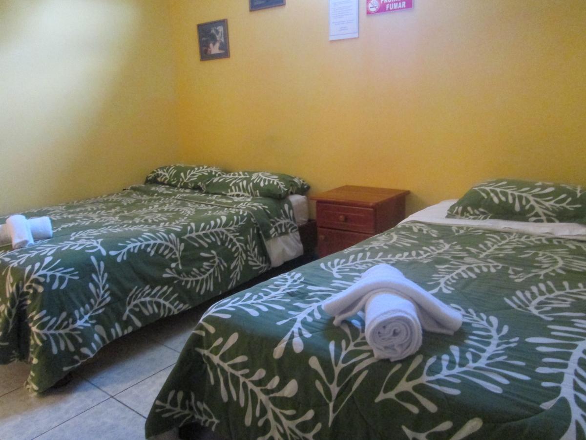 Hostal Leon Dormido 巴克里索莫雷诺港 外观 照片