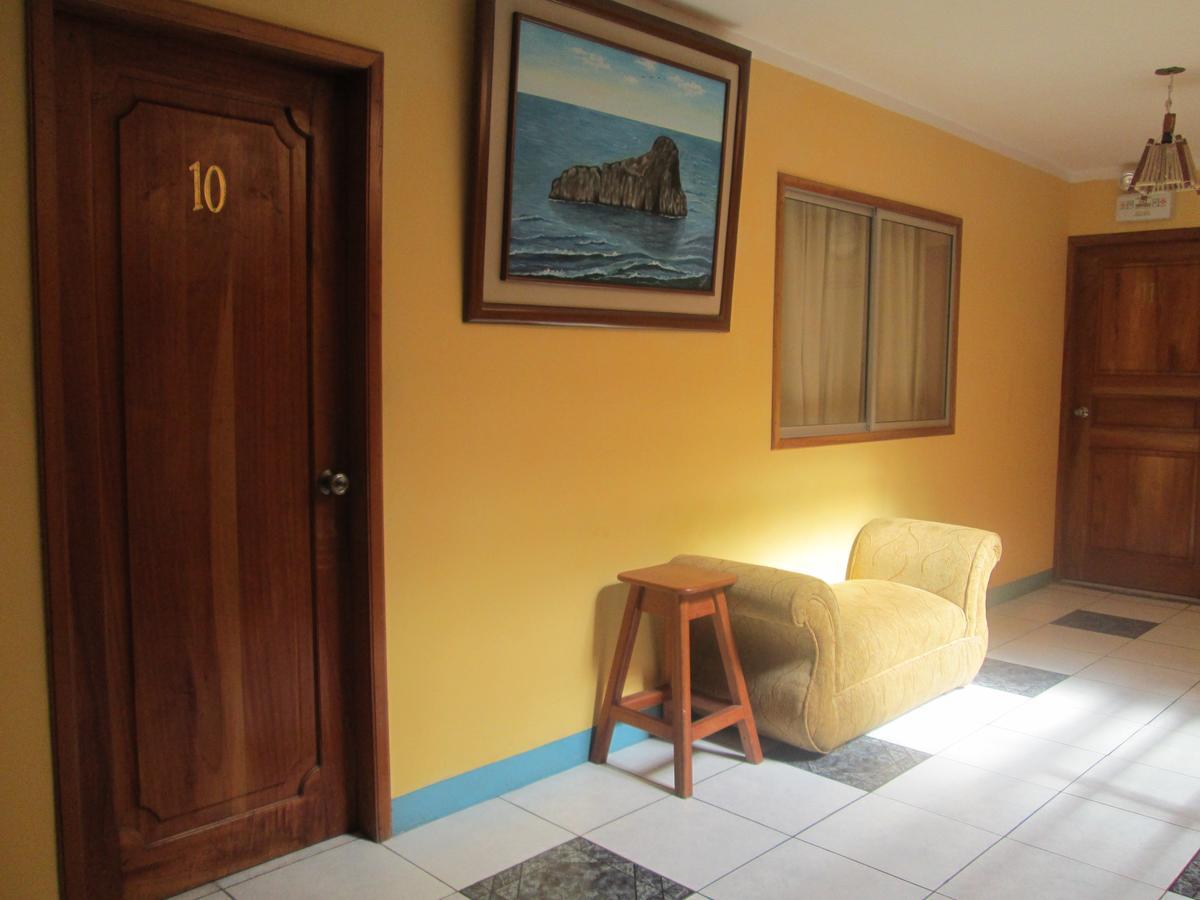 Hostal Leon Dormido 巴克里索莫雷诺港 外观 照片