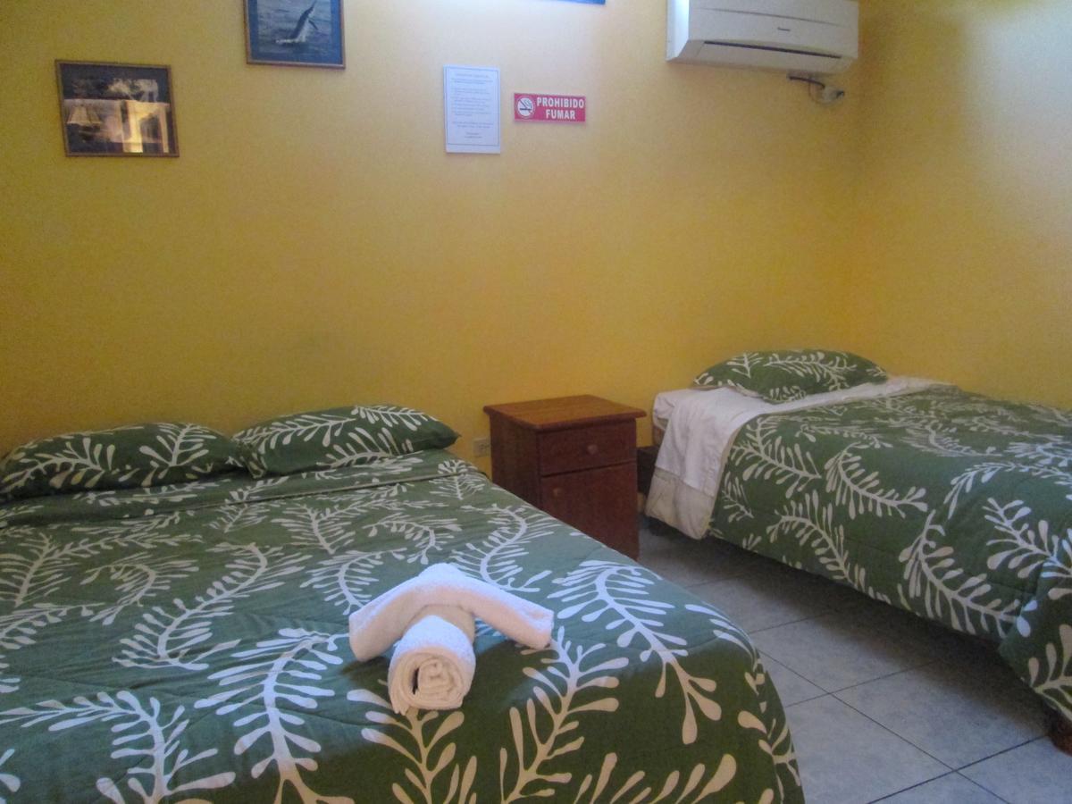 Hostal Leon Dormido 巴克里索莫雷诺港 外观 照片