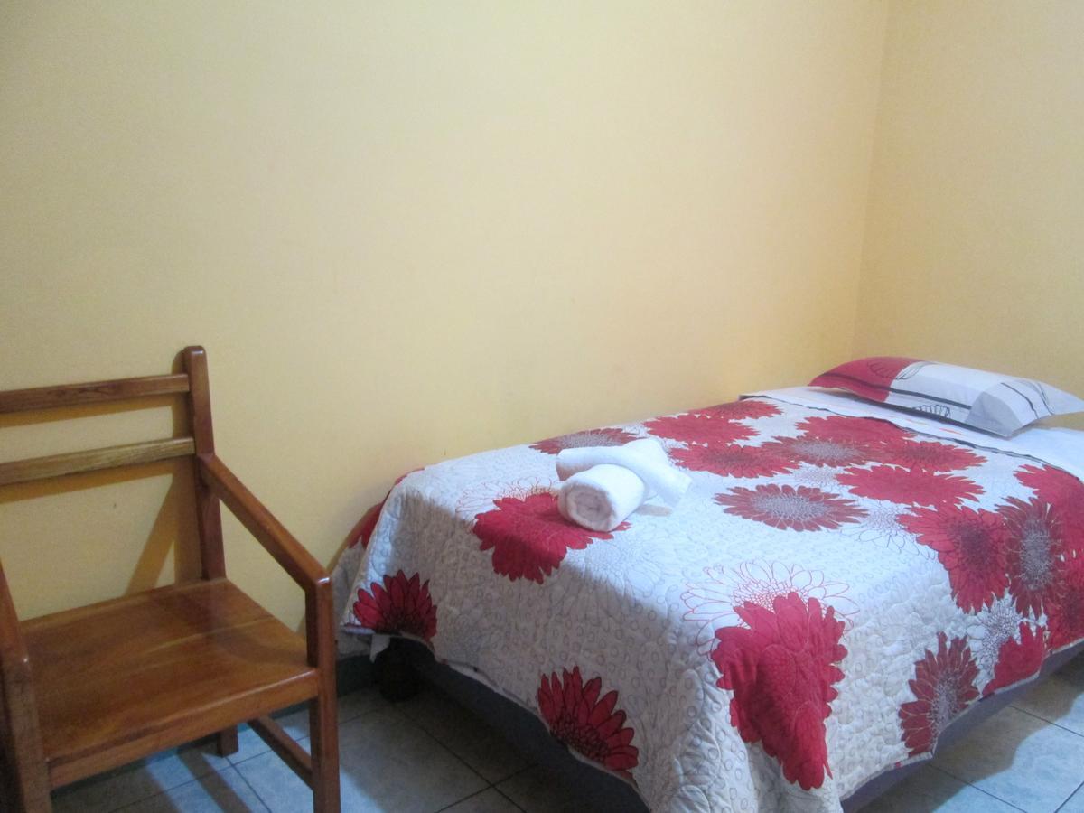 Hostal Leon Dormido 巴克里索莫雷诺港 外观 照片