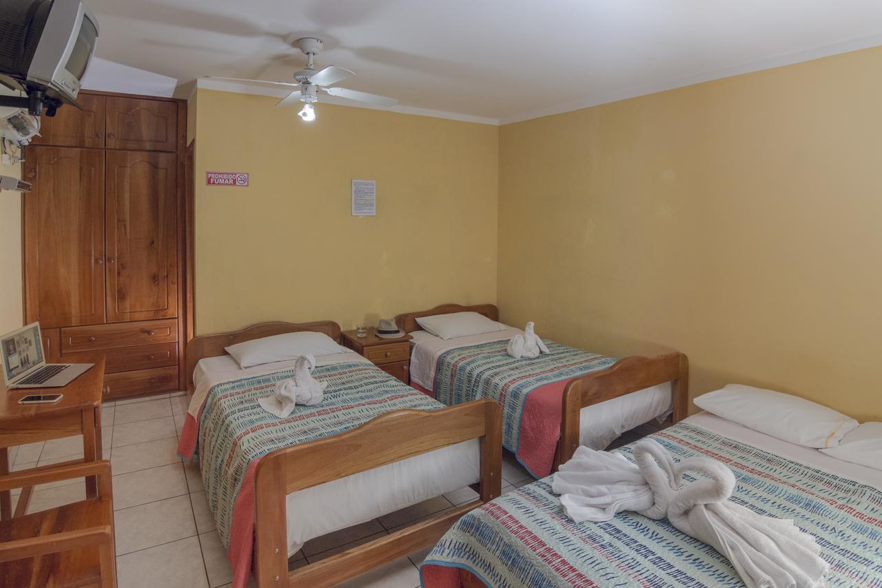 Hostal Leon Dormido 巴克里索莫雷诺港 外观 照片