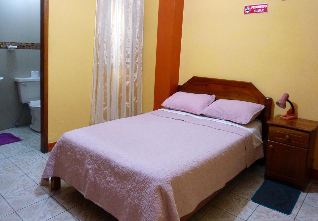 Hostal Leon Dormido 巴克里索莫雷诺港 外观 照片
