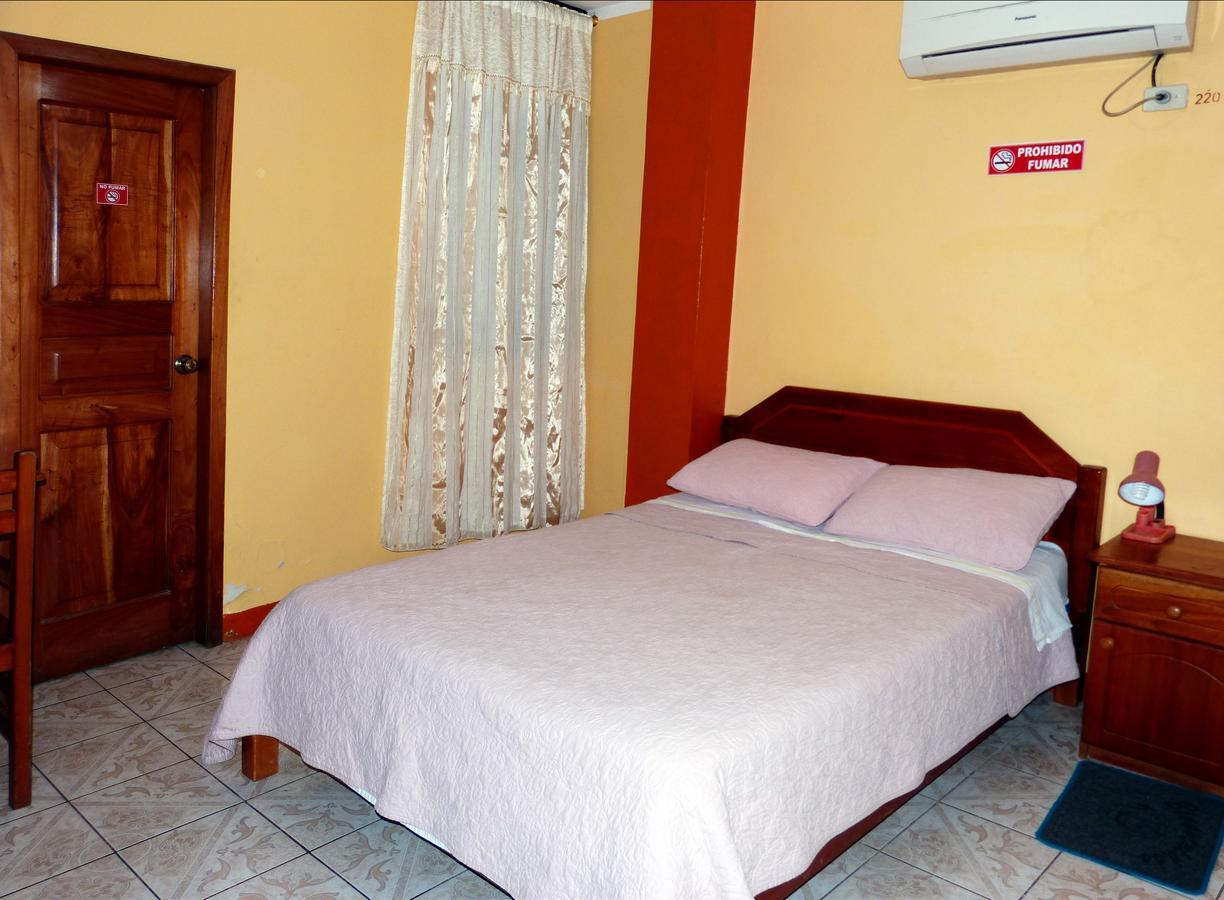 Hostal Leon Dormido 巴克里索莫雷诺港 外观 照片